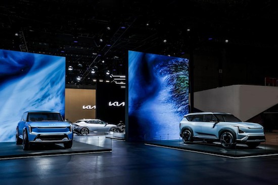 The brand-new SUV Satus is listed at the Shanghai Auto Show, and Kia's global model lineup is added _fororder_image008